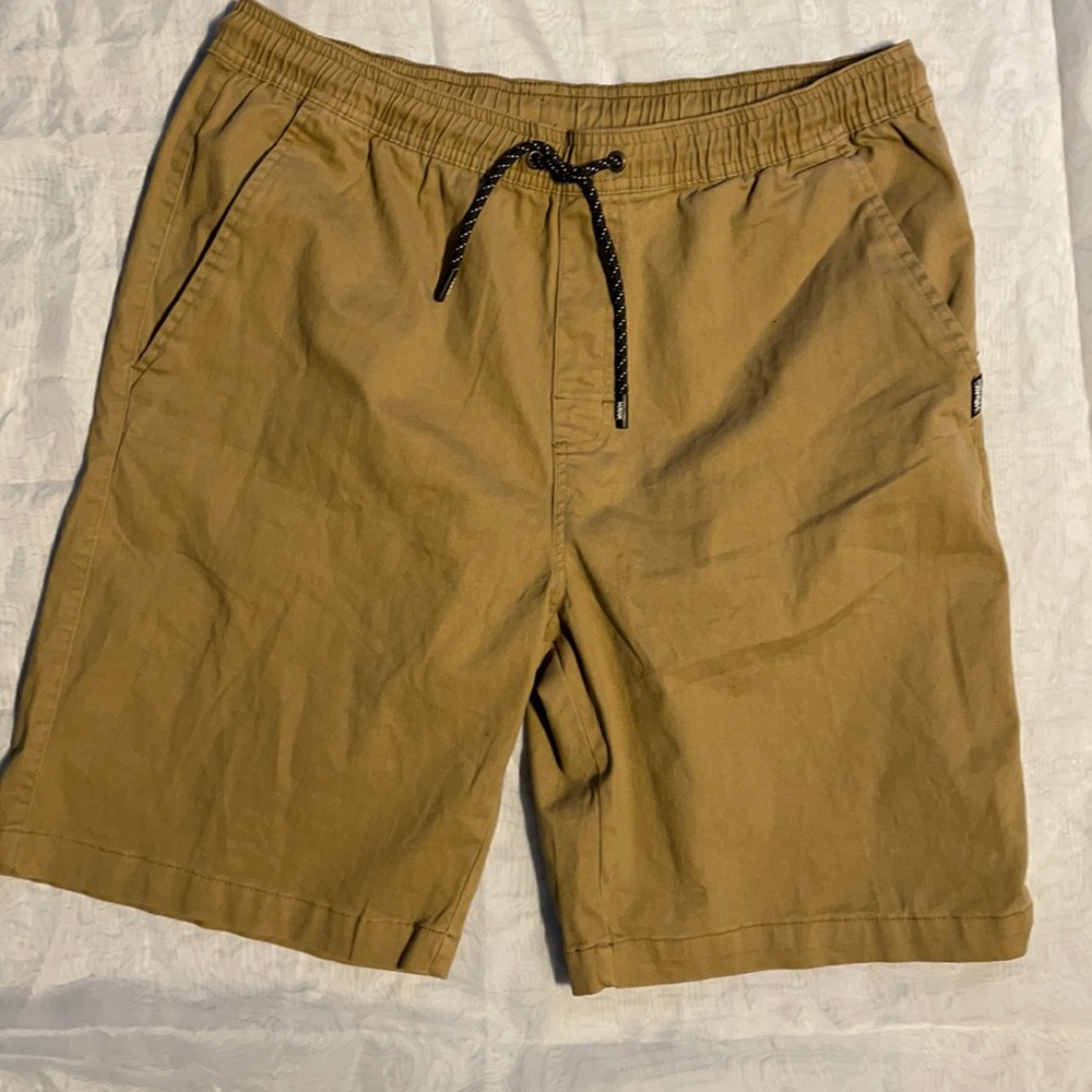 Khaki shorts / tony hawk
